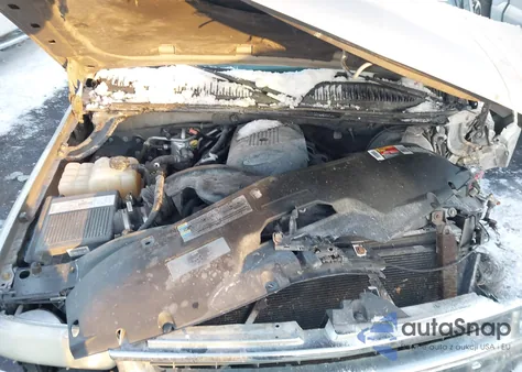 2003 Chevrolet Suburban 1500 Ls z USA, uszkodzony, nr VIN 3GNEC16Z83G106535